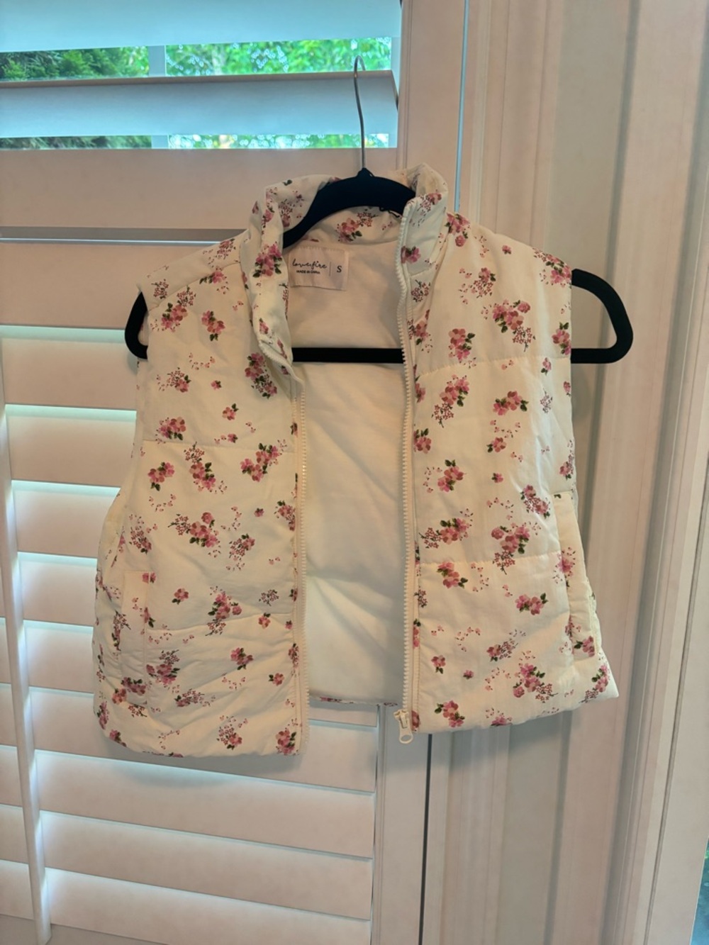 Floral Quilted Cropped Puffer Vest in Cream with Pink Flowers
